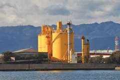 セメントの巨大サイロ