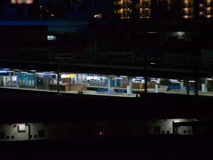 夜のプラットホーム