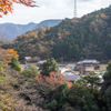 お寺のふもとを望む