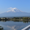 河口湖大橋から臨む富士山