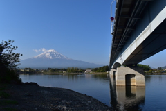 河口湖大橋からの富士山