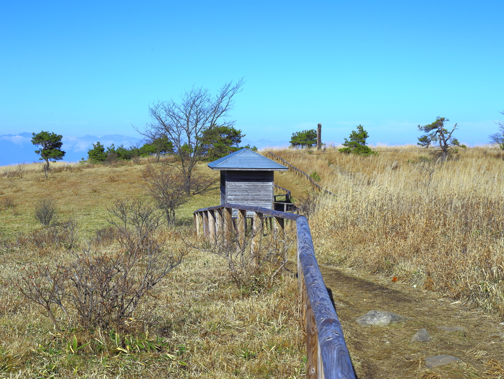 長野県　高ボッチ山道　休憩所