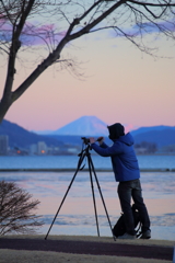 諏訪湖と富士山とフォトグラファー