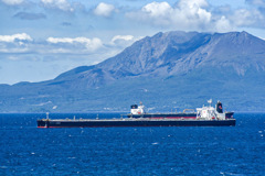 桜島とタンカーたち