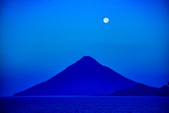 薩摩富士と満月