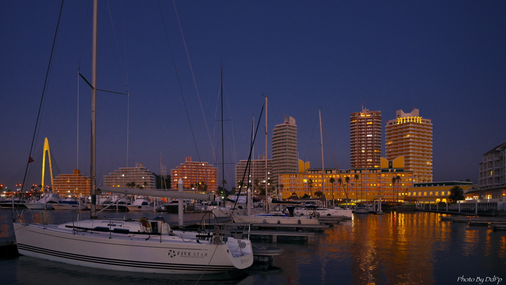 暮れゆくマリーナ