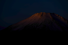 信仰の山の夜が明ける