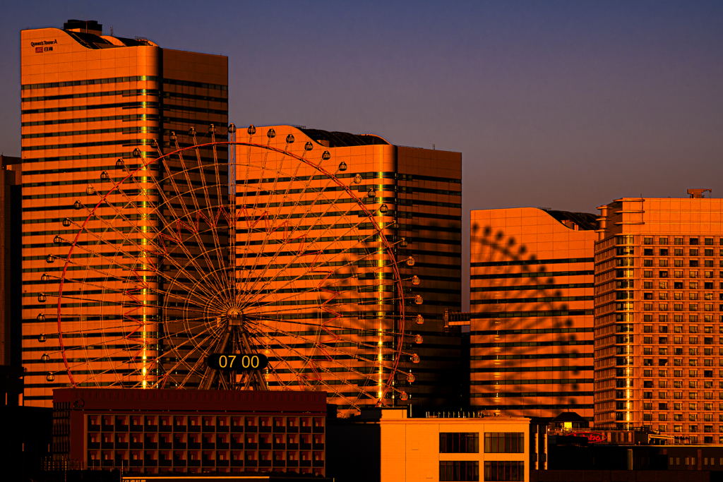 朝7時 みなとみらい に丸い陰