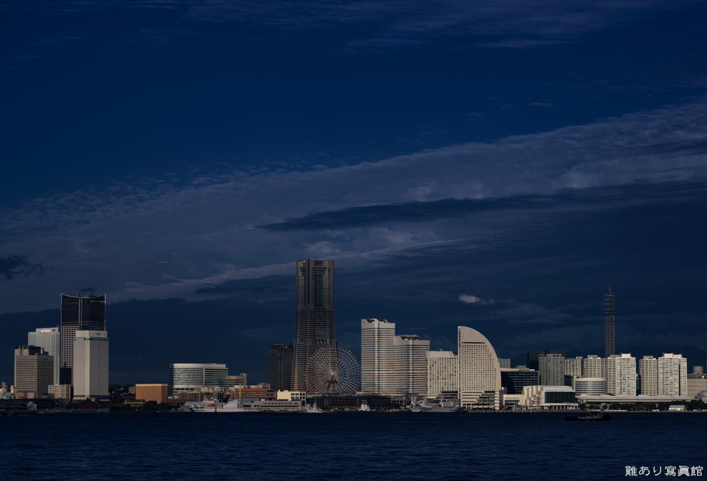 雲間から朝陽射す