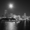 みなとみらいに満月が浮かぶ