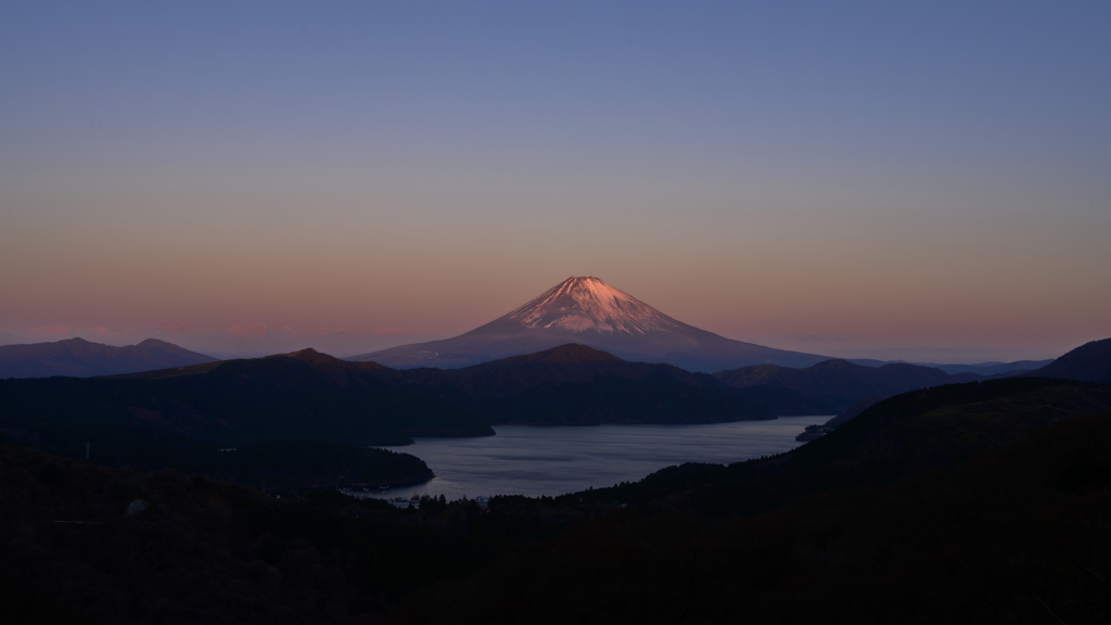 雲一つ無い夜明