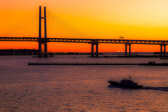 横浜港の夜が明ける