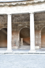5.カルロス5世宮殿の中の階段