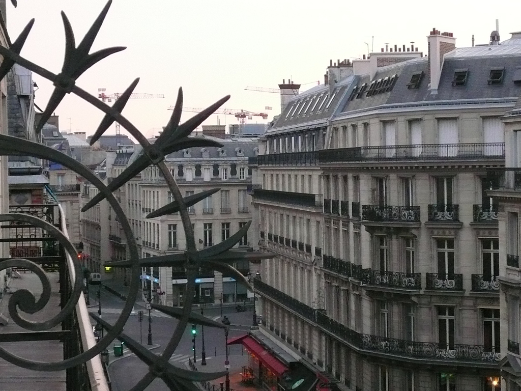パリのある朝の風景1