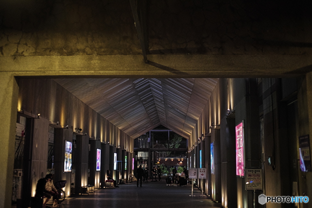 旧樺山町の工場群02ー時代に抗い今は映画館
