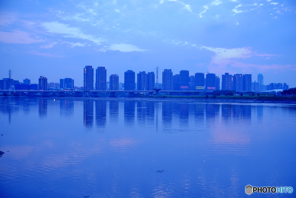 黄昏の河川敷2