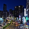 街を包む夕闇と01