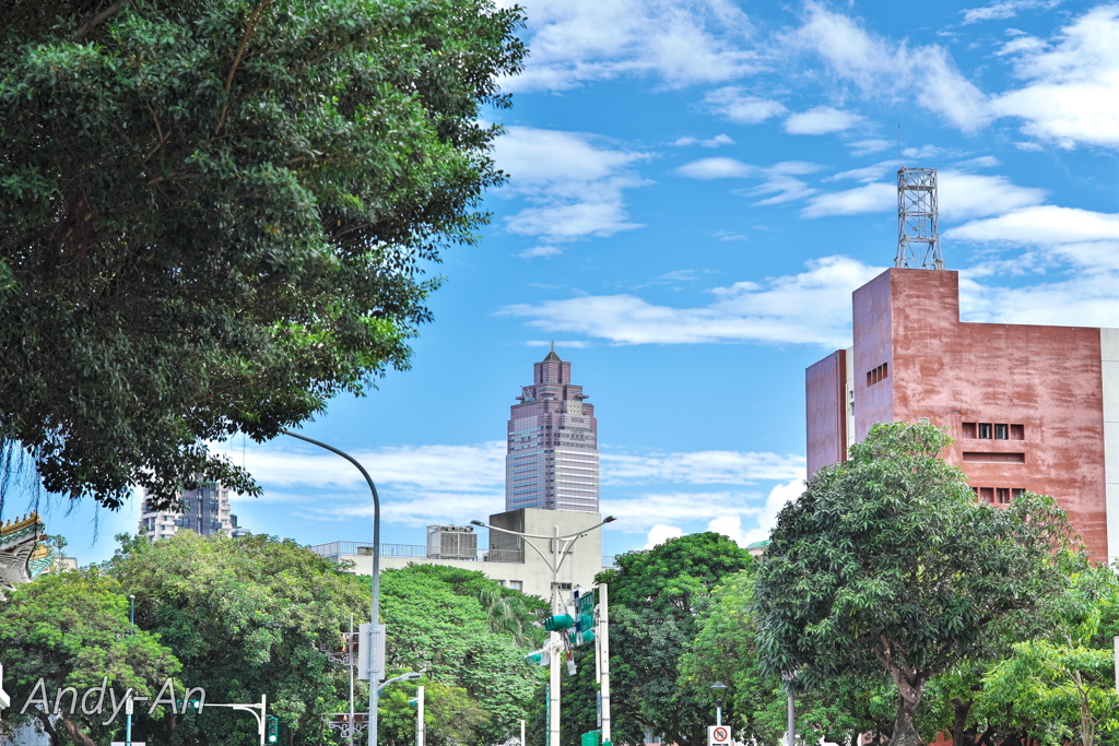 台北・秋空の朝