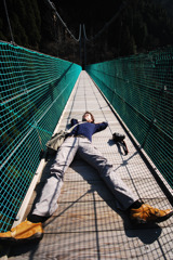 吊り橋で揺られてついつい眠っちゃった人