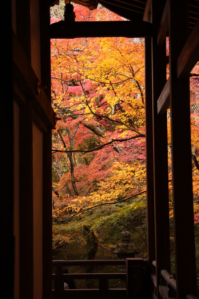 外は秋もおわり