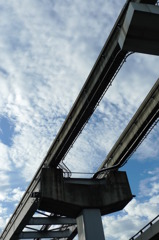 空中線路と青空