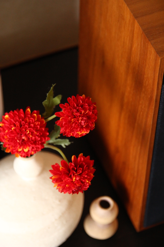 花とスピーカー