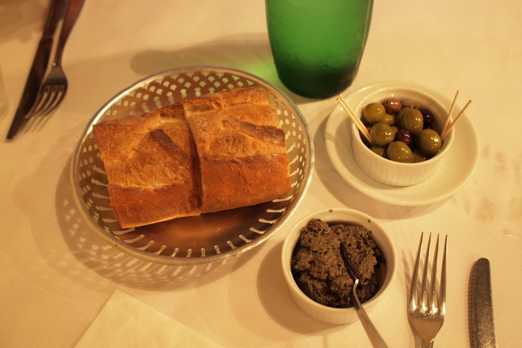 オリーブとパン