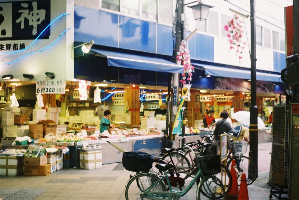 商店街の八百屋さん