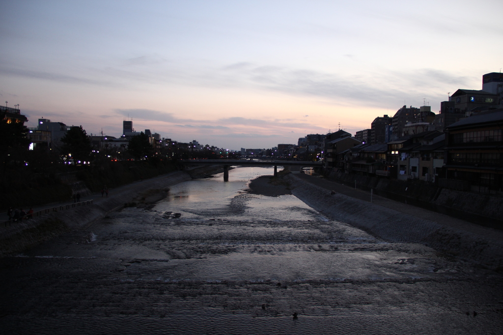 夕暮れの四条大橋