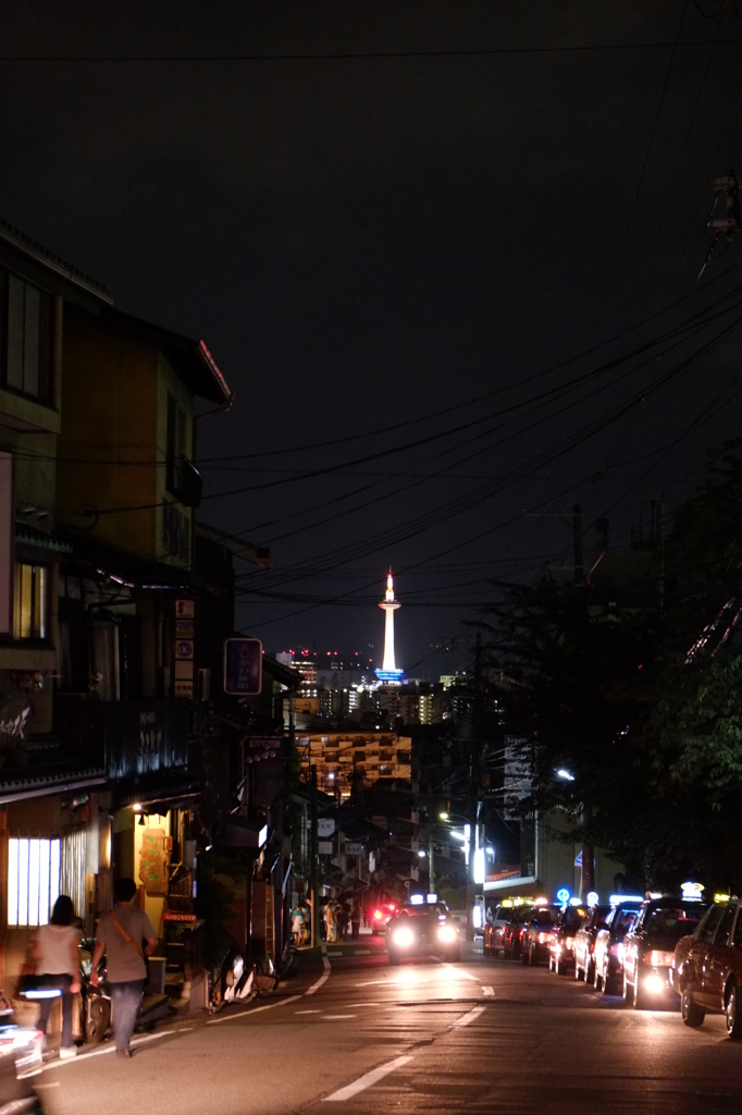 向こうに京都タワー