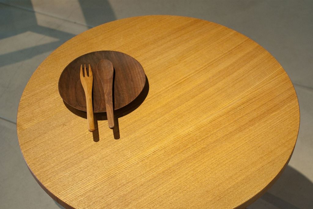 テーブルと食器