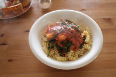 海老とほうれん草のトマトパスタ