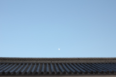 瓦と月