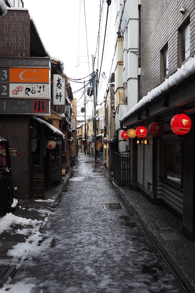 雪の先斗町