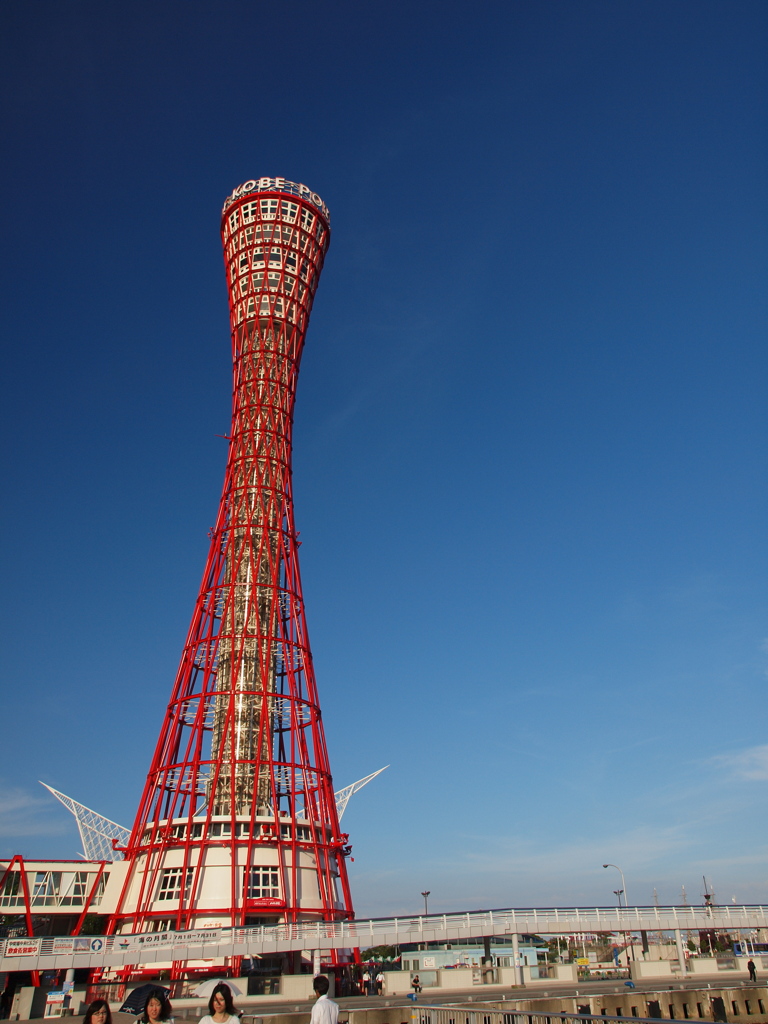 夏空と赤いポートタワー