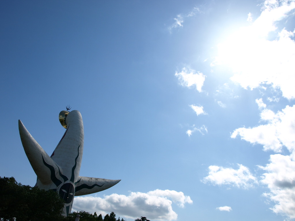 太陽の塔と太陽