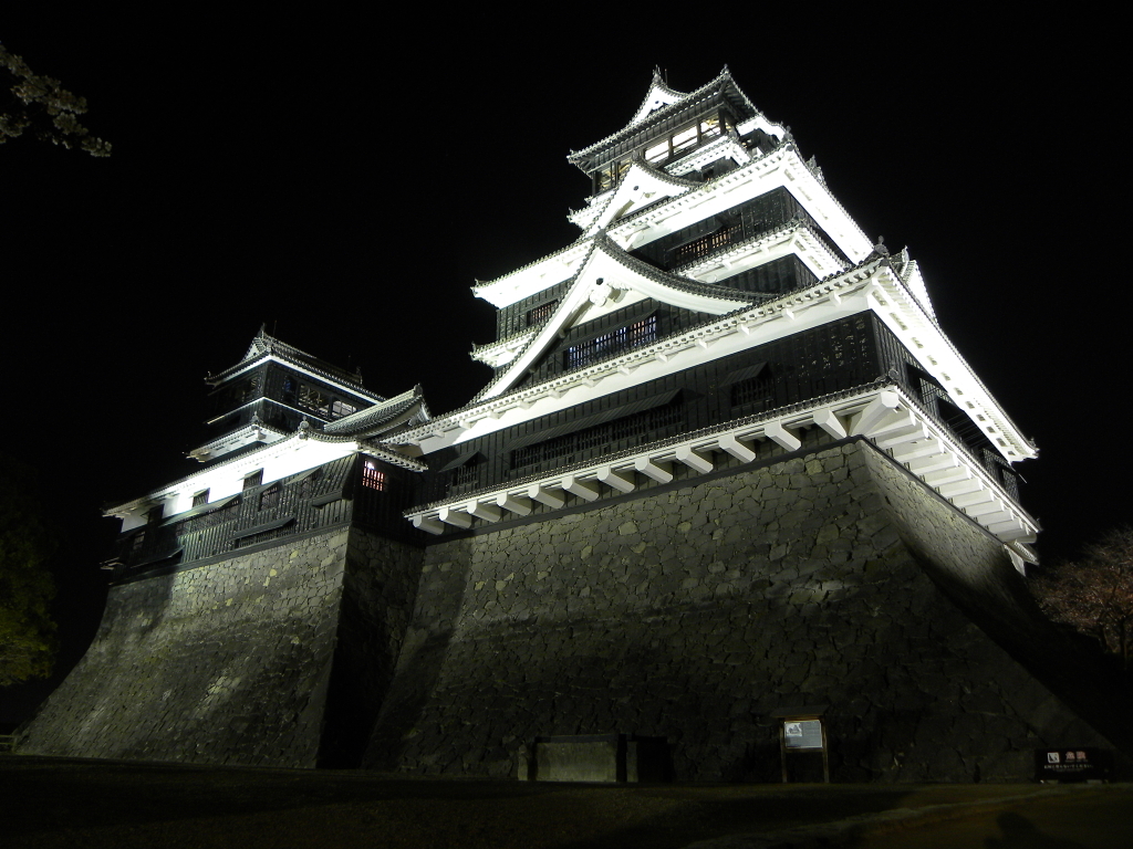 夜の姿もこれまたカッコイイ