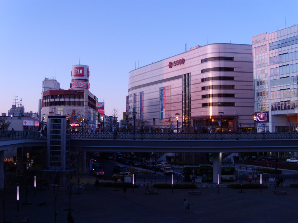 川口駅前の風景