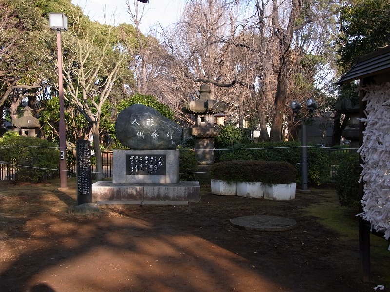 清水観音堂　人形供養碑