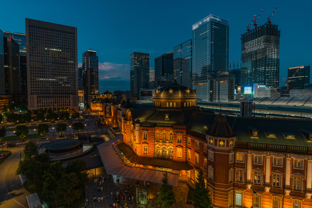 東京駅薄暮時