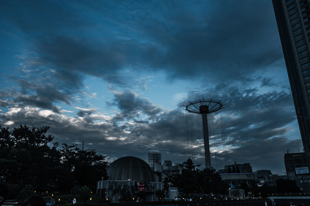 梅雨の晴れ間の黄昏時