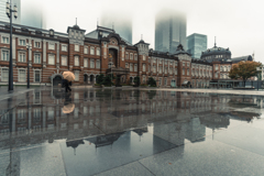 東京駅雨模様