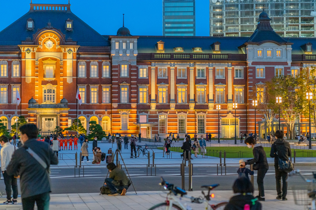 東京駅薄暮時