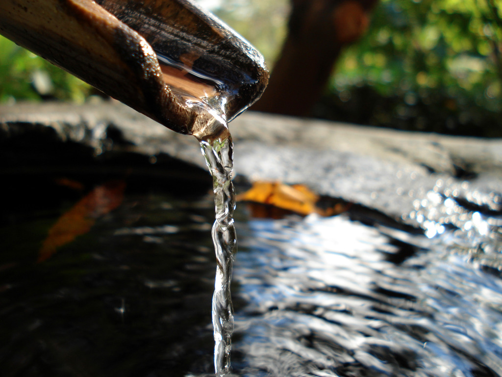 水のせせらぎ