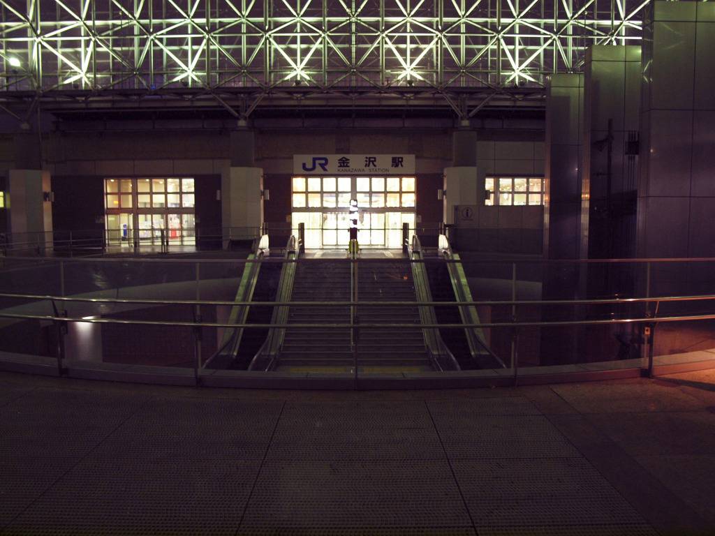 金沢駅：深夜