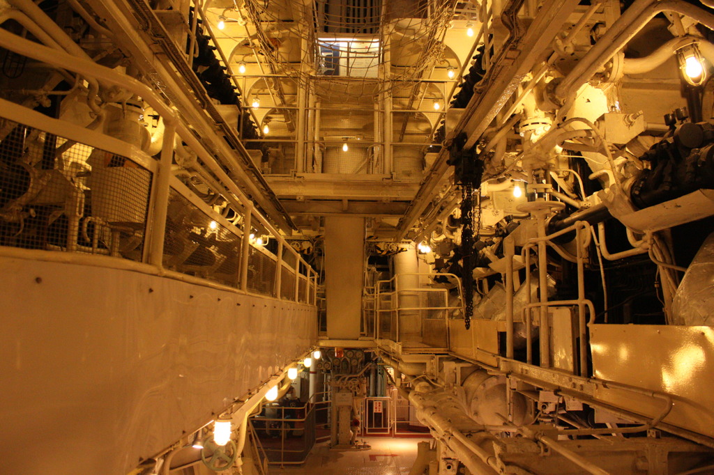 氷川丸・機関部
