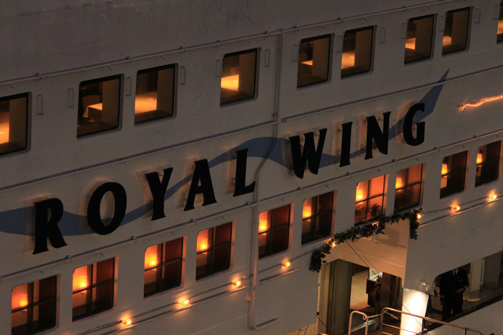 ROYAL WING