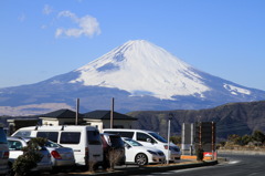 雲の影を抱く富士