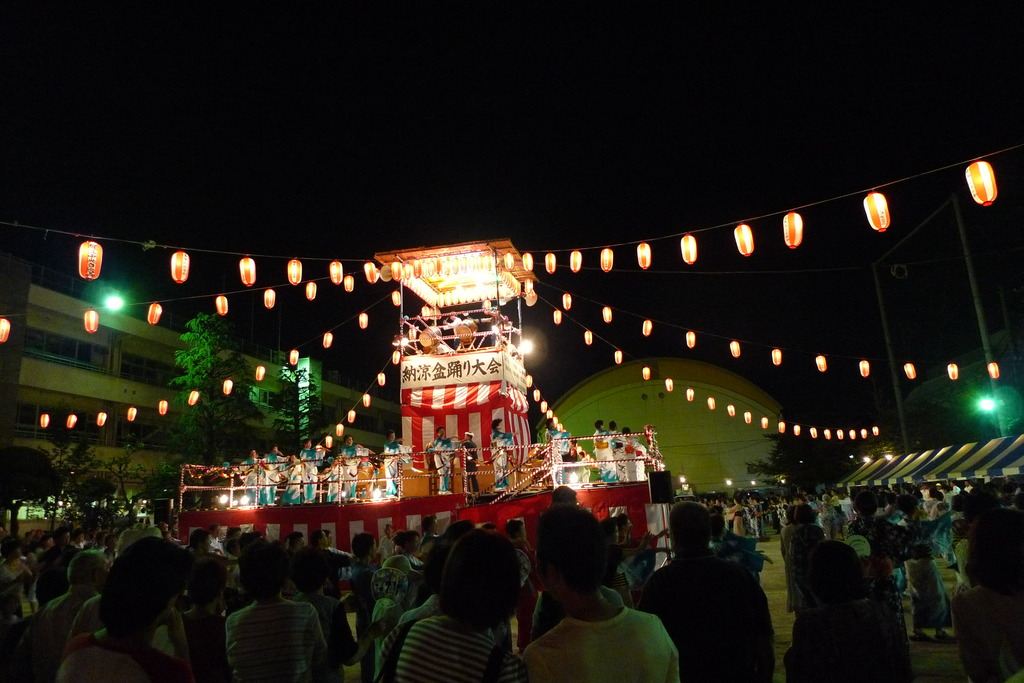 祭り囃子が聴こえる