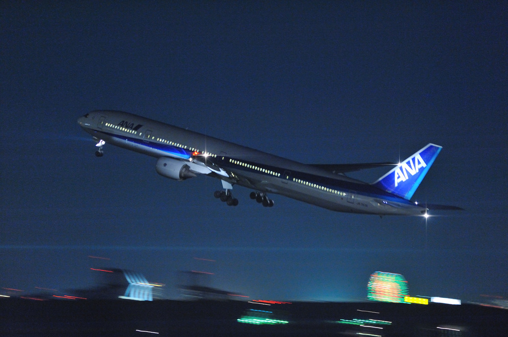 ANA B777-300@羽田空港